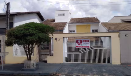 Casa assobradada à venda no Jardim Santa Mônica