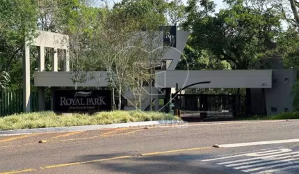 Casa à venda no Condomínio Royal Park Residence, com 5 dormitórios sendo 3 suítes.