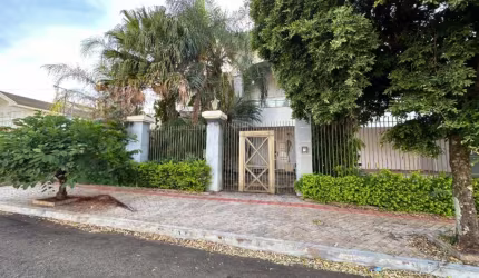 Casa com 4 Suítes no Bela Suíça para Locação