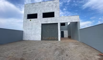 Barracão Comercial com 160m² de Área Construída