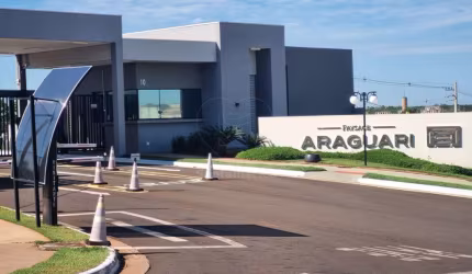 Casa à Venda no Condomínio Araguari com 3 Quartos na Região Leste de Londrina