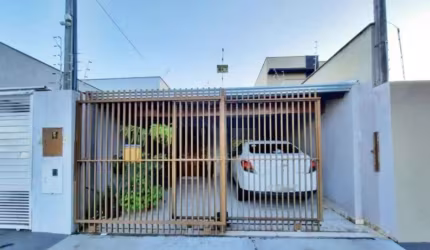 Casa à venda na região leste de Londrina com 2 dormitórios e área de lazer com churrasqueira