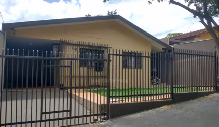 Casa com 3 dormitórios à venda no Parigot de Souza I em Londrina