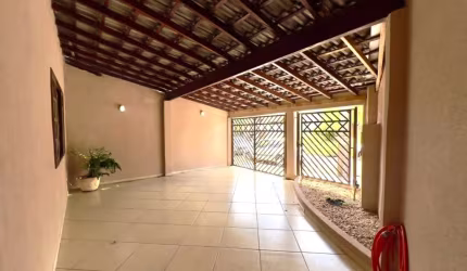 Casa à Venda com 3 Dormitórios e Piscina na Região Sul