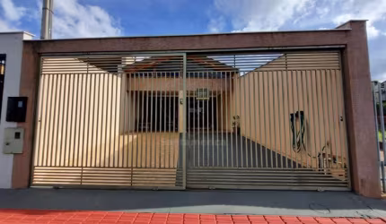 Casa à venda com 2 dormitórios sendo 1 suíte em Londrina!