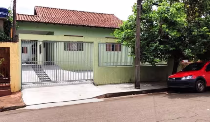 Casa à venda com 3 Dormitórios na região Oeste de Londrina.