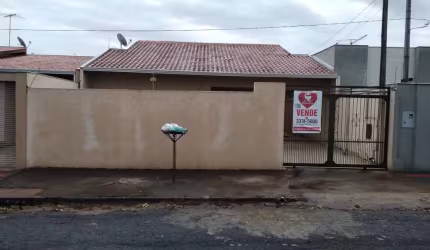 Casa Residencial na Região Oeste Contendo 3 Dormitórios Sendo 1 Suíte, Sala de Estar e Jantar