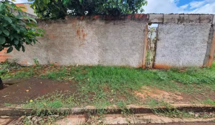 Excelente Terreno Comercial de 350 m² à Venda na Região Norte
