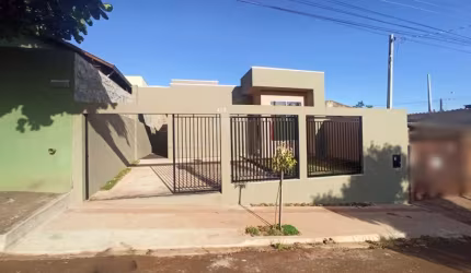 Casa à venda com 3 dormitório sendo 1 suíte na região Norte Londrina