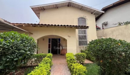 Casa à venda com 4 dormitórios sendo 2 suítes em Londrina
