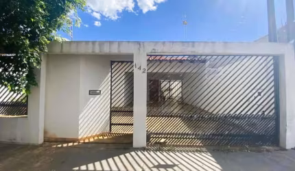 Casa à Venda na Região Leste com 3 Dormitórios sendo 1 suíte em Londrina
