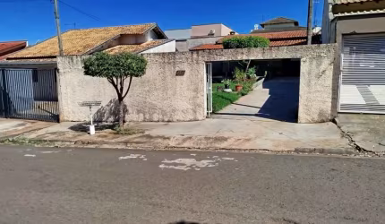 Casa Com 2 Dormitórios e Quintal amplo na Região Norte de Londrina
