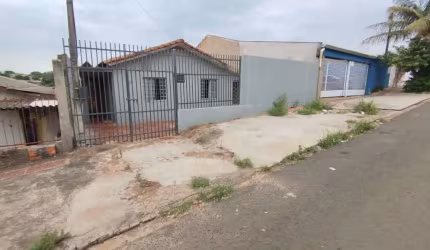 Casa para Venda com 2 Quartos no Jácomo Violin, Zona Norte