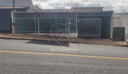 Casa a venda na Avenida Gines Parra, com 252m² de terreno e 110m² privativos.