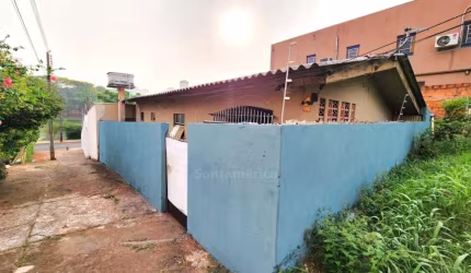 Casa com 3 Dormitórios Próximo ao Lago Igapó