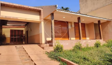 Casa para venda com 4 dormitórios na região Oeste de Londrina