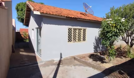 Casa para Alugar na Região Norte de Londrina, com 2 quartos no Jardim Maria Celina.