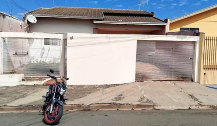 Casa à venda no Cinco Conjuntos com 3 quartos, sendo 1 suíte na Região Norte de Londrina