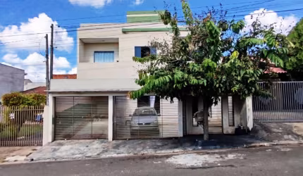 Casa à venda no Jardim Itapoá com 4 quartos, sendo 1 suíte na região Norte de Londrina