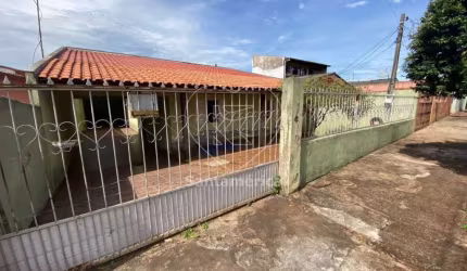 Casa com 90m² e 3 dormitórios sendo 1 suíte a venda no Cinco Conjuntos