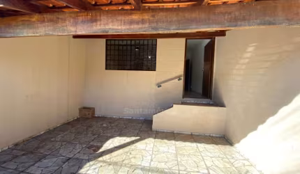 Casa para alugar na região Oeste de Londrina com 3 dormitórios sendo 1 suíte.