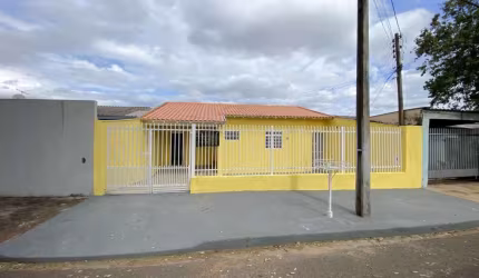 Casa a venda com 3 quartos sendo 1 suíte no Jardim Santiago