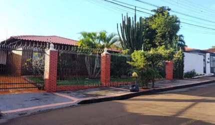 Casa à venda com 3 quartos sendo 2 suítes na Região Leste de Londrina