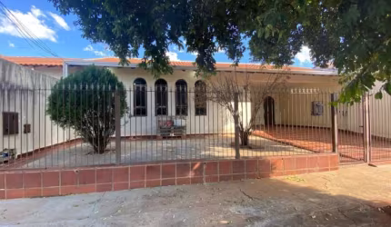 Casa à venda no Jardim Guararapes com 3 quartos, zona Leste de Londrina