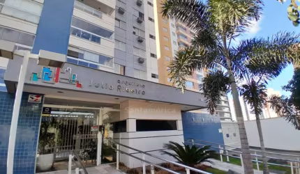 Apartamento no Edifício Arquiteto Júlio Ribeiro | 3 quartos na Gleba Palhano - Londrina