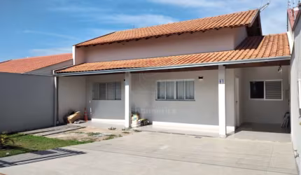 Casa à Venda com quintal, 2 quartos e 1 suíte no Jardim Imagawa