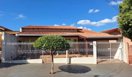 Casa para venda com 3 quartos no Jardim Jácomo Violin, Zona Norte de Londrina