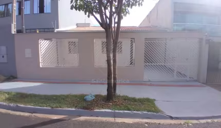 Casa à venda no Conjunto Vivi Xavier, com 3 dormitórios.