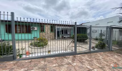 Casa com 3 quartos à venda na Doutor Jorge Sehbe, 195, Santa Catarina, Caxias do Sul por R$ 850.000