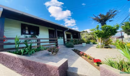 Casa com 3 quartos à venda na Fiorindo Nesello, 954, Cidade Nova, Caxias do Sul por R$ 620.000