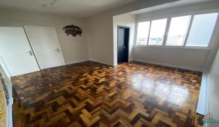 Sala comercial para alugar na Rua Sinimbu, 1899, Centro, Caxias do Sul por R$ 950