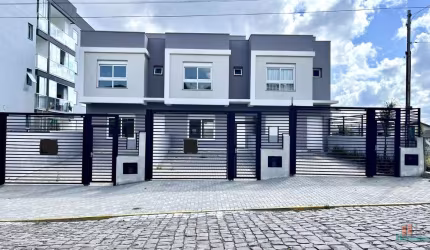 Casa com 3 quartos à venda na Rua Angelo Frare, 431, São Luiz, Caxias do Sul por R$ 590.000