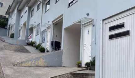Casa com 3 quartos à venda na Domênica Michelli, 156, Charqueadas, Caxias do Sul por R$ 402.800