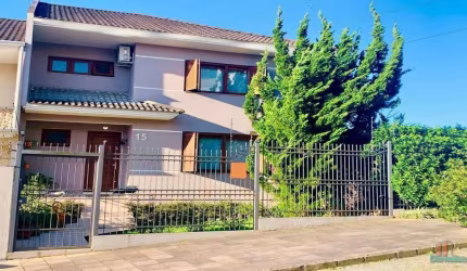 Casa com 3 quartos à venda na Rua Luiz Antônio de Vargas, 15, Sagrada Família, Caxias do Sul por R$ 1.390.000