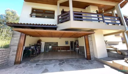 Casa com 3 quartos à venda na Doutor Luiz Mezzalira Filho, 459, Nossa Senhora da Saúde, Caxias do Sul por R$ 1.485.000