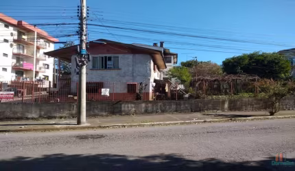 Casa à venda na Rua Ângelo Agostini, 603, Pioneiro, Caxias do Sul por R$ 430.000