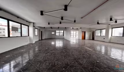 Sala comercial à venda na Avenida Júlio de Castilhos, 2773, São Pelegrino, Caxias do Sul por R$ 1.000.000