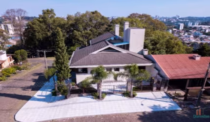Casa com 3 quartos à venda na Rua Padre João Humberto Sachet, 219, Colina Sorriso, Caxias do Sul por R$ 2.800.000