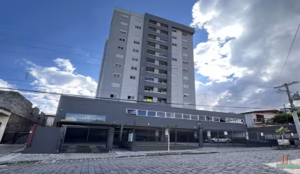 Apartamento com 2 quartos para alugar na Rua Evaristo Lucchesi, 217, Charqueadas, Caxias do Sul por R$ 1.700