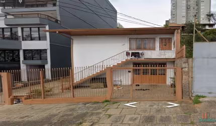 Casa com 6 quartos à venda na Rua João Manoel Guedes Falcão, 774, Madureira, Caxias do Sul por R$ 800.000