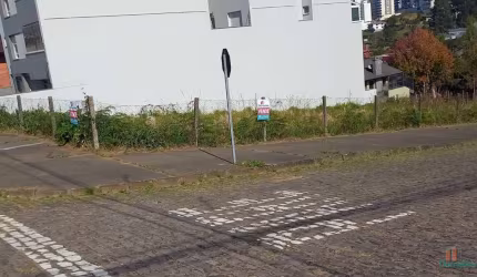 Terreno à venda na Rua dos Jacarandás, 2428, Cinqüentenário, Caxias do Sul por R$ 550.000
