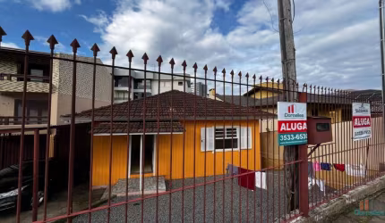 Casa com 3 quartos para alugar na Rua Raimundo Tronchini, 170, Rio Branco, Caxias do Sul por R$ 2.100
