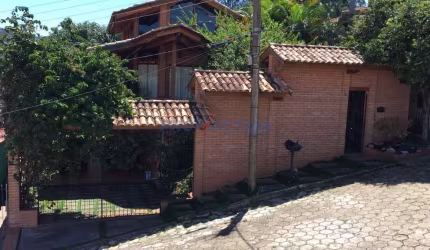 Casa com 3 quartos à venda na Rua Vereador Palmiro Telles, 8, Centro, Joanópolis, 410 m2 por R$ 1.800.000