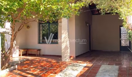 Casa com 3 quartos à venda na Rua Ernani Pereira Lopes, 1358, Jardim Flamboyant, Campinas, 152 m2 por R$ 600.000