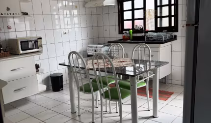 Lindo sobrado em condomínio fechado Praia Martin de Sá