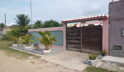 Casa em condomínio fechado com portaria 24hs e perto das melhores praias